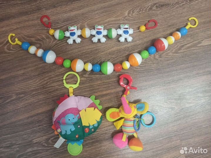 Игрушки для коляски и кроватки