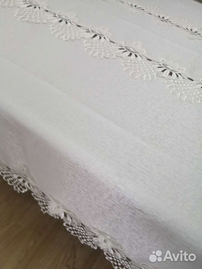 Скатерть праздничная с кружевами