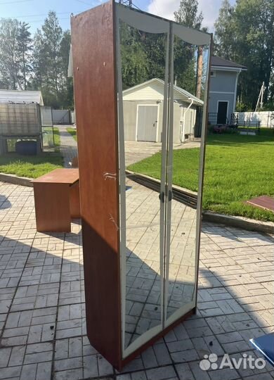 Шкаф с зеркалом