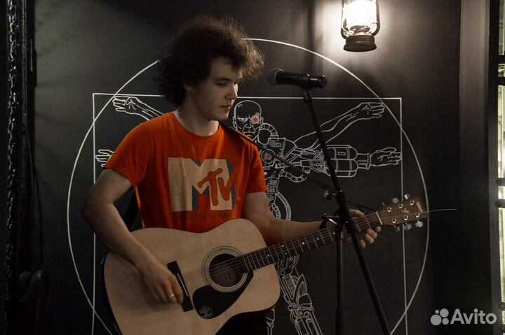 Соло музыкант с гитарой на мероприятия