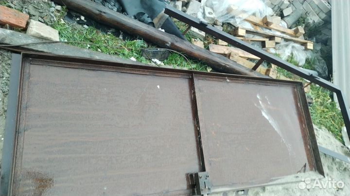 Железные двери бу очень тяжёлые толстый метал