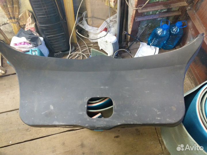 Обшивка задней двери Auris 2008