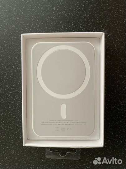 Повербанк Apple Battery Pack MagSafe