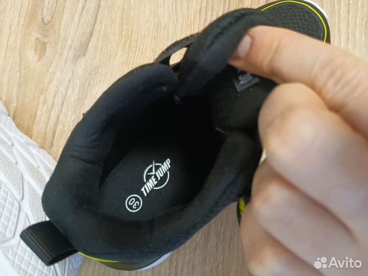 Кроссовки высокие 30 31