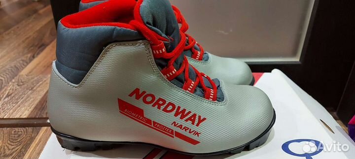 Лыжные ботинки