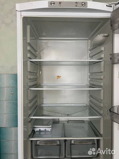 Холодильник бу Ariston