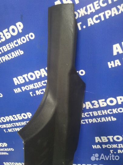 Накладка на порог Opel Astra H хэтчбек 2009