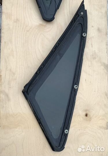 Задние стёкла (треугольники) Audi A8 D2