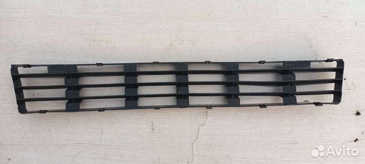 Центральная решетка в бампер ауди а4b5