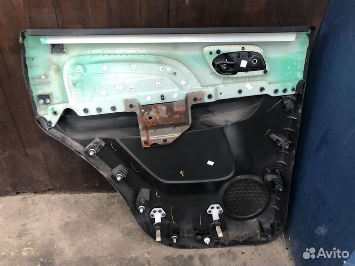 Обшивка двери задней правой Chevrolet Tahoe III