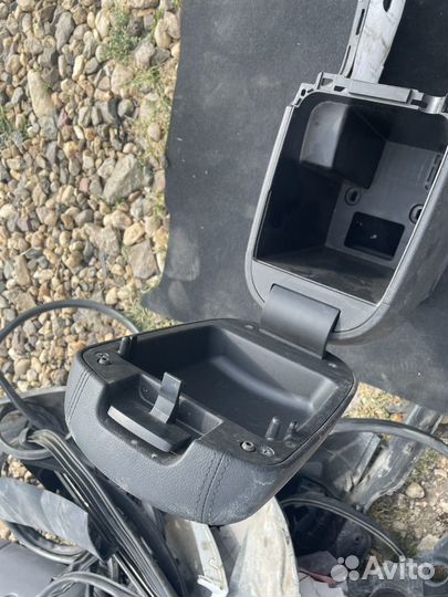 Накладка и подлокотник kia sportage 3