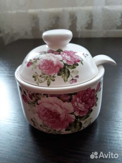 Сахарница и чайник заварочный