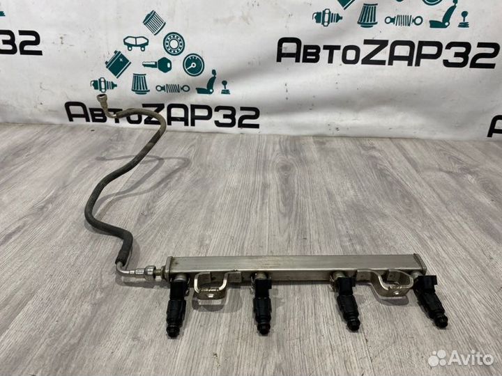 Рампа топливная с форсунками Ford Focus седан qqdb