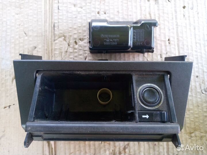 Пепельница Mercedes-Benz C-Class W202