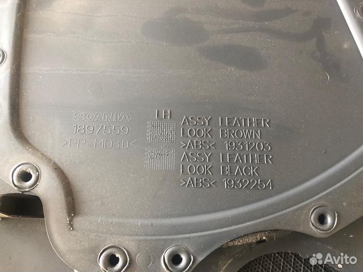 1486792 Обшивка двери левая Scania 5-series