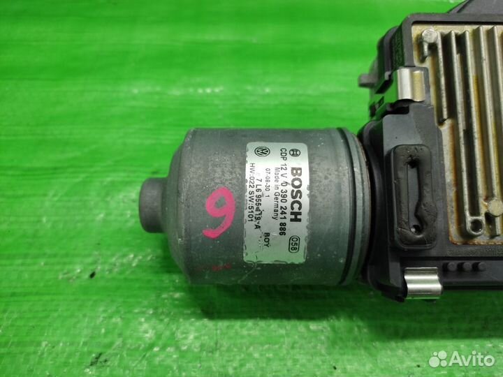 Мотор перед. дворников правый руль Touareg 07-10