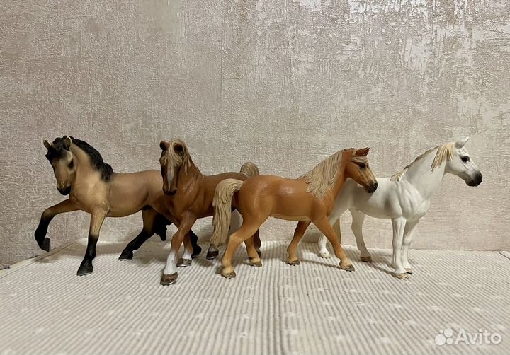 Фигурки лошадей Schleich