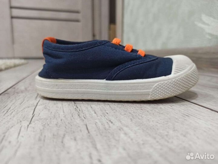 Ветровка и кеды детские