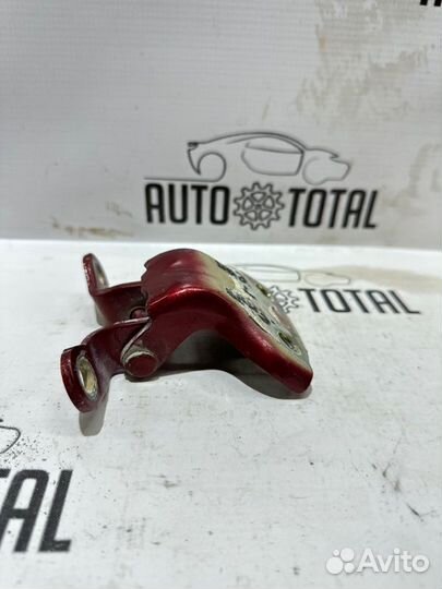 Петля двери нижняя задняя левая Chevrolet Lacetti