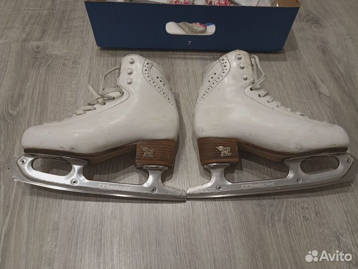 Продам профессиональные фигурные коньки
