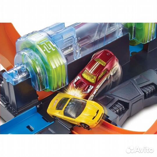 Гоночный трек Hot wheels Винтовое столкновение