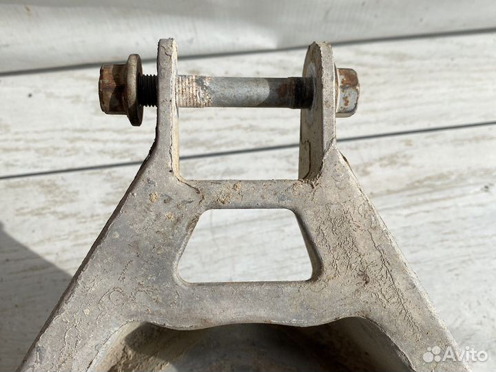 Infiniti QX70 Рычаг задний нижний