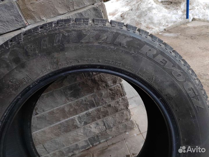 Bridgestone Blizzak Revo GZ 225/60 R17 99S
