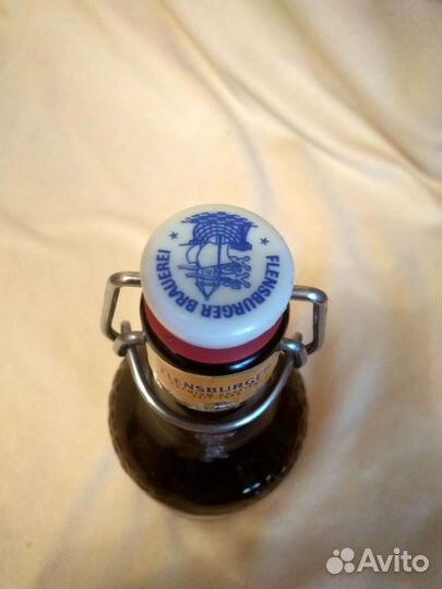 Бутылка стеклянная от пива с бюгельной крышкой