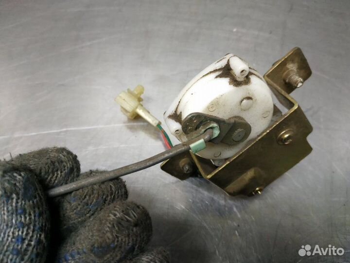 Привод замка крышки багажника Suzuki Wagon R MC22S