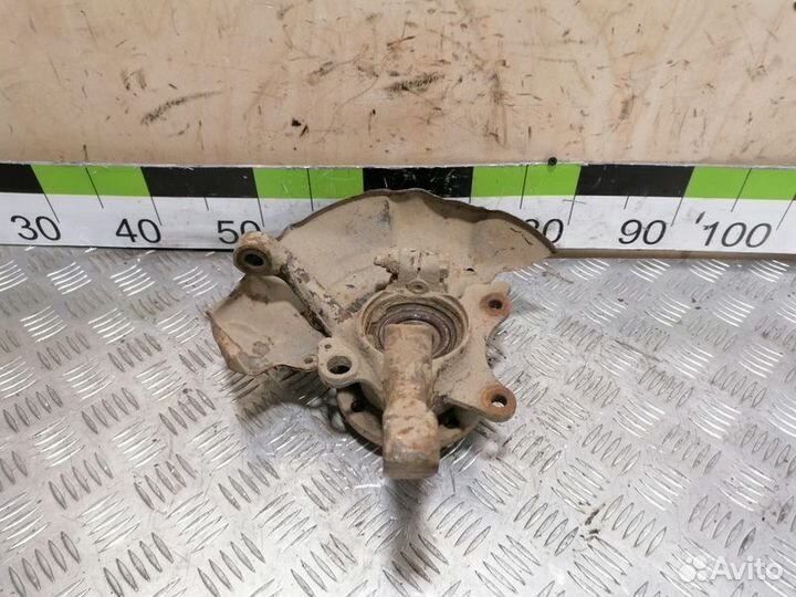 Кулак поворотный передний правый Volkswagen Passat