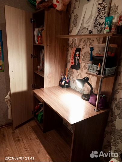 Письменный стол с шкафом