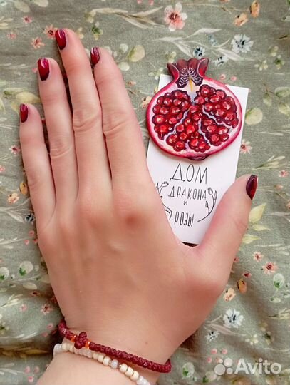 Брошь ручной работы гранатик