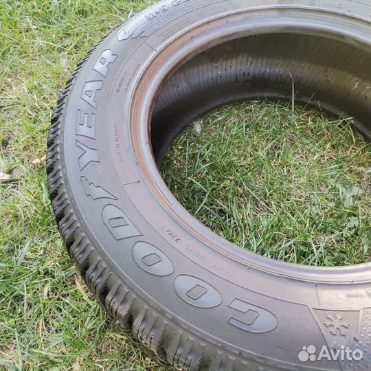 Goodyear UltraGrip 500 235/65 R17 108T