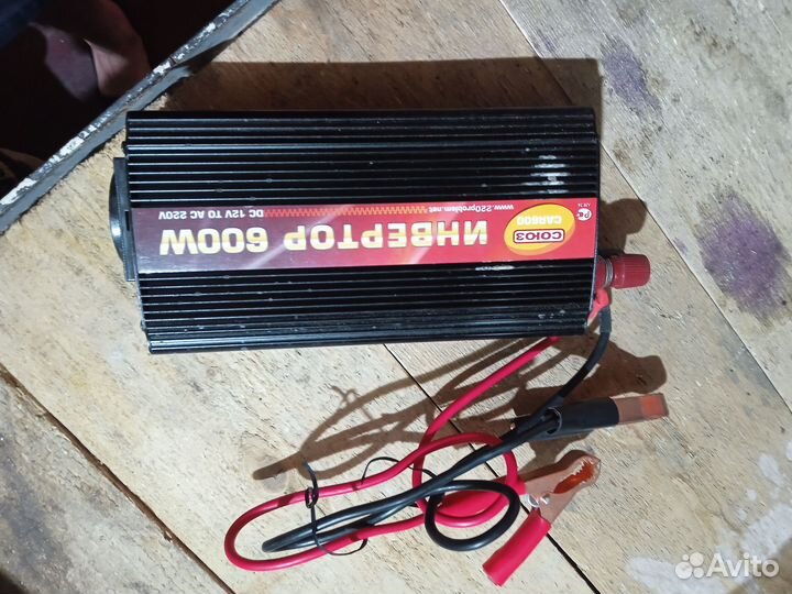 Автомобильный инвертор с 12 на 220