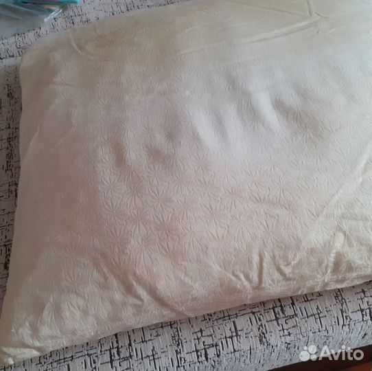 Подушки, одеяла, покрывало