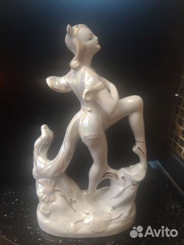 Статуэтка фарфор