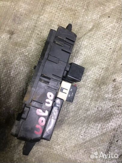 Блок реле/предохранителкй салона Volvo S40 V40