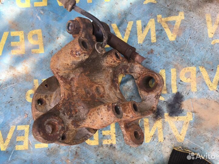 Поворотный кулак Mercedes Benz Sprinter