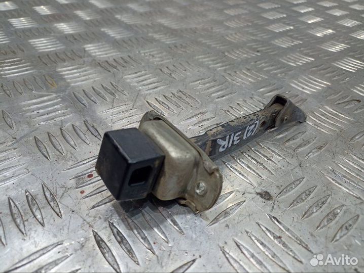 Ограничитель двери задний правый Mitsubishi L 200