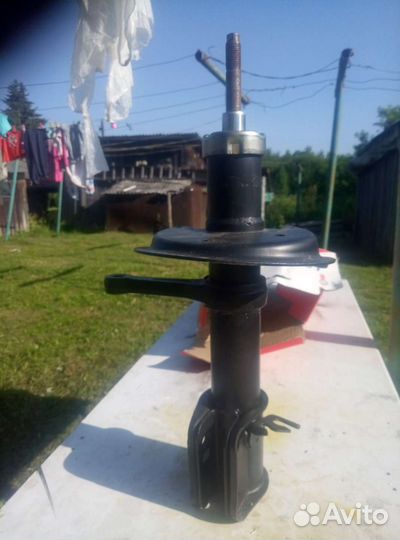 Стойка амортизатора передняя правая ваз калина