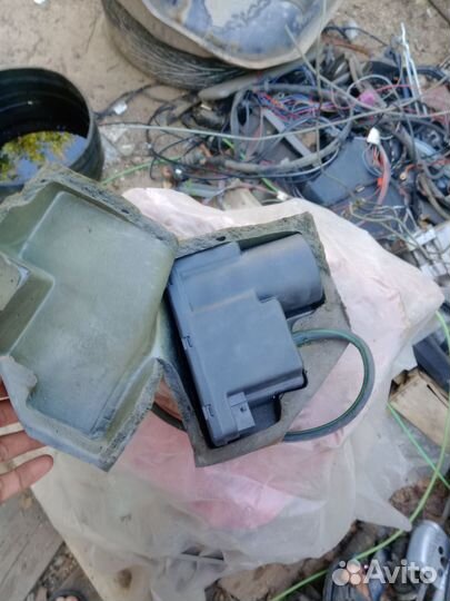 Компрессор центрального замка Ауди 100 с4