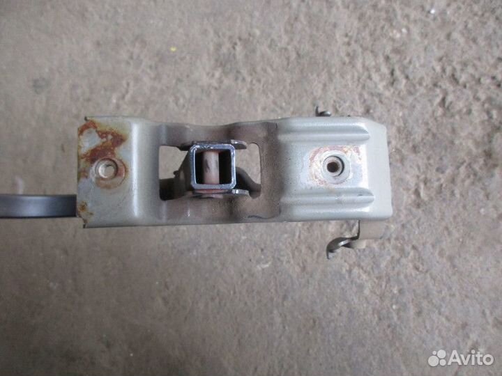 Петля крышки багажника правая Kia Spectra 2001-201