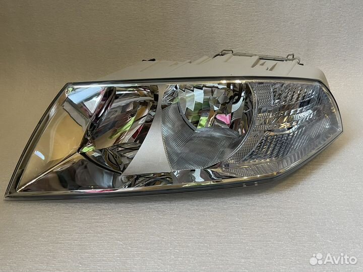 Фара левая Skoda Octavia A5 Новая