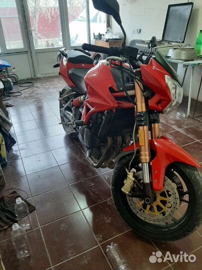 Benelli stels 600