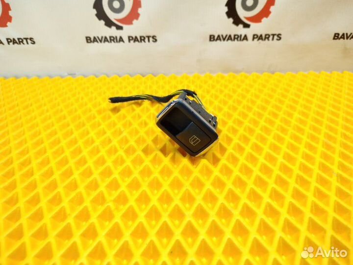 Кнопка стеклоподъемника Mercedes E W212 3.5 2010