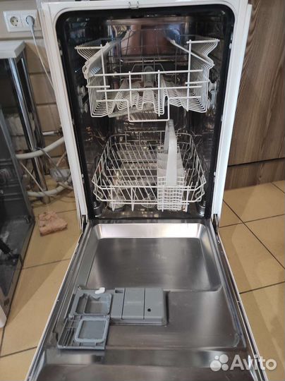 Узкая посудомоечная машина Занусси (встраиваемая)