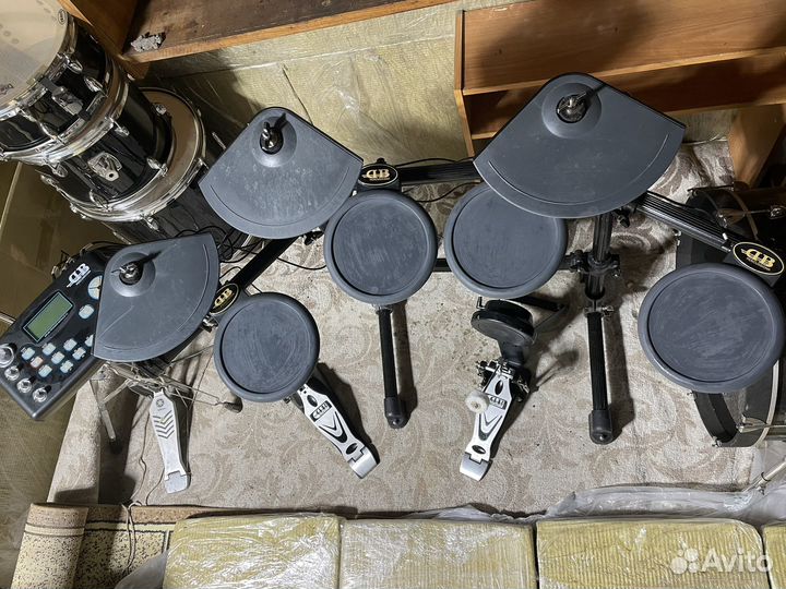 Электронные ударные с реальной педалью