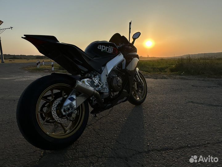 Aprilia RSV 4 R