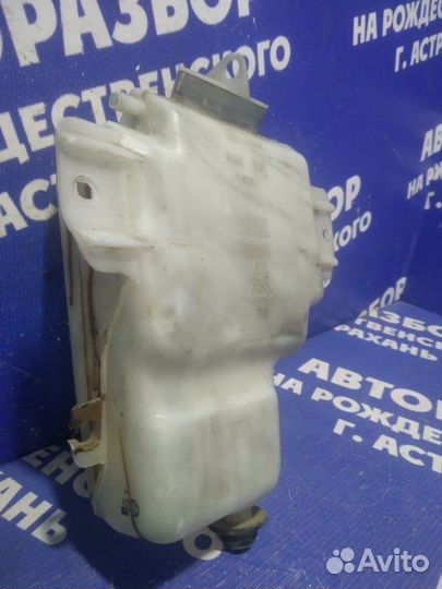 Бачок омывателя заднего стекла Mitsubishi Pajero 2