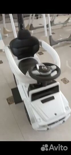 Машина каталка с ручкой